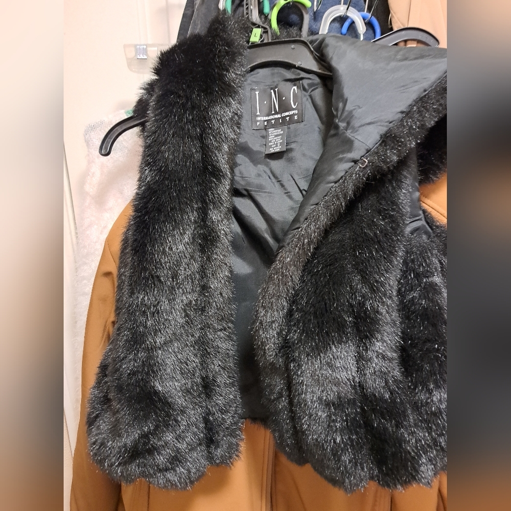 Vest - Picture 3 of 3
